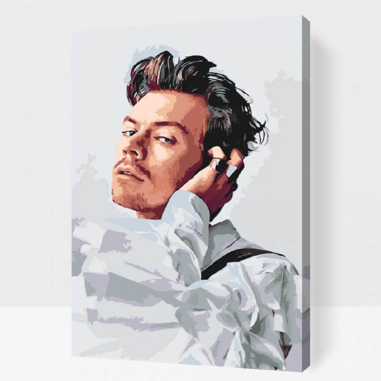 Paint by Numbers med Harry Styles i vit skjorta med djup blick